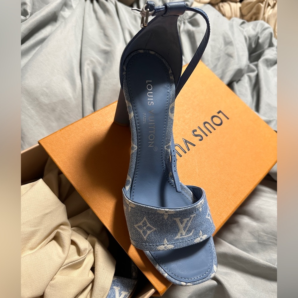 Authentic Louis Vuitton Silhouette Sandal